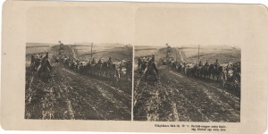 Trupe austro-ungare trecând pe un drum desfundat